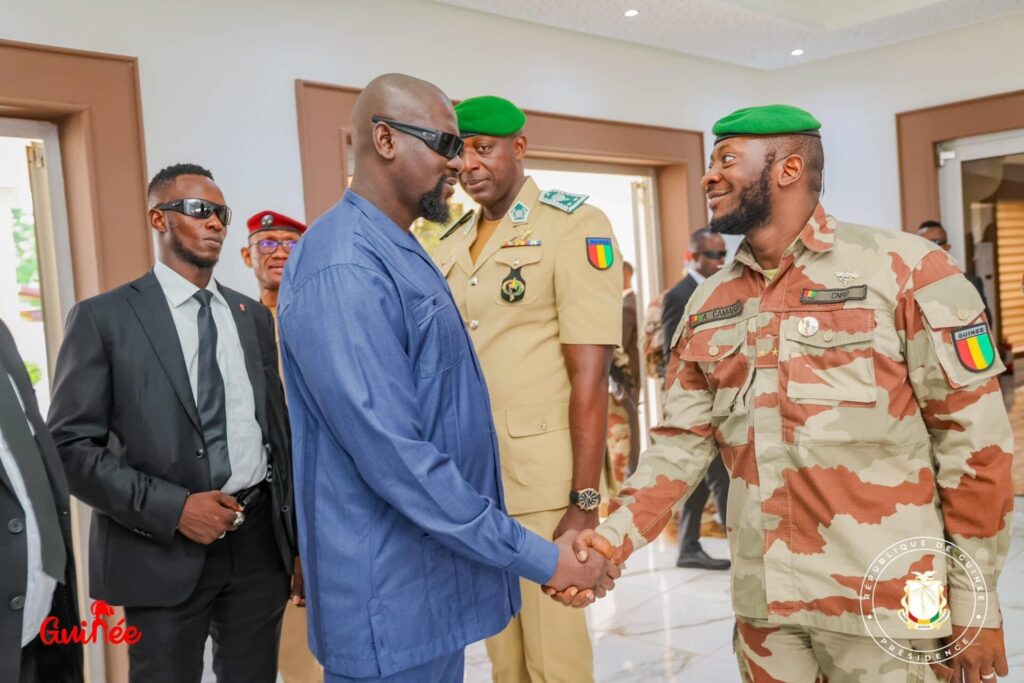 Conakry : la Présidence de la République dément des tirs d’armes au palais