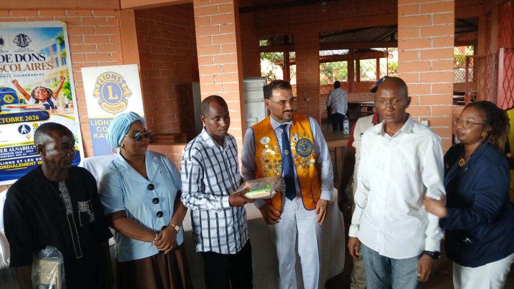 Éducation et Solidarité : Le Lions Club Conakry Kakilambé offre 222 kits scolaires aux enfants vulnérables, le Gouverneur Yasser Alnabhani salue une « action inspirante »